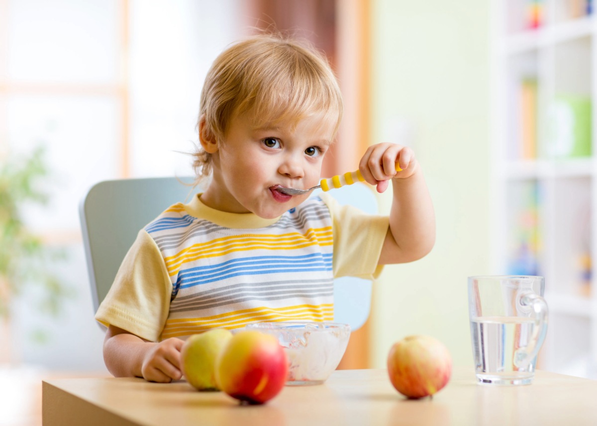 healthy summer snacks that support strong teeth